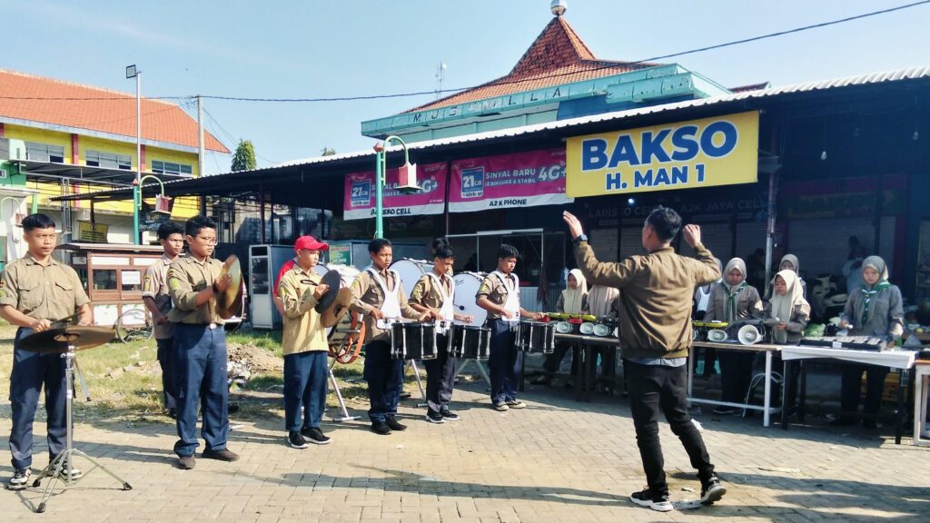 Hebat! Drumband SMA Muhammadiyah 3 Bungah Terpilih Hibur Ribuan Warga di Upacara Kemerdekaan