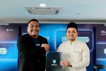 Direktur Persela Pradipta Aditya bersama Direktur Perekenomian Ponpes Sunan Drajat Gus Anas
